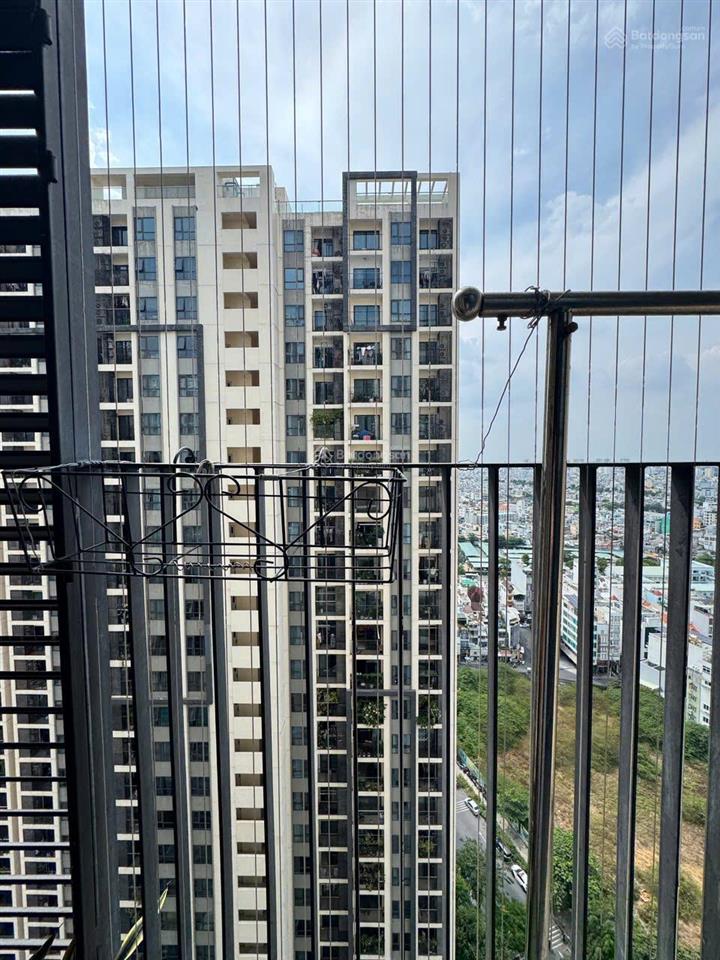 Chuyển nhượng căn 2pn (86m2) đầy đủ nội thất  tầng cao, sẵn sổ hồng tại hà đô centrosa. tấn đại