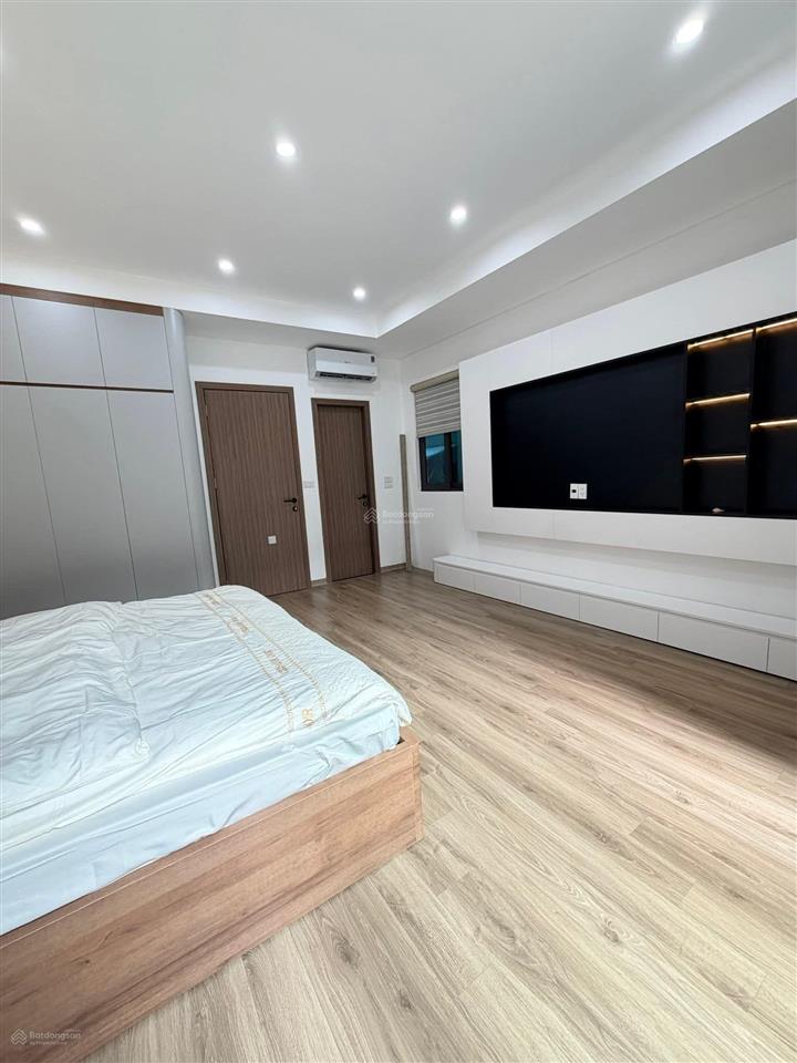 Gấp! phân lô phố lạc long quân, ô tô gần, 6 tầng thang máy, lô góc, kinh doanh, nội thất xịn