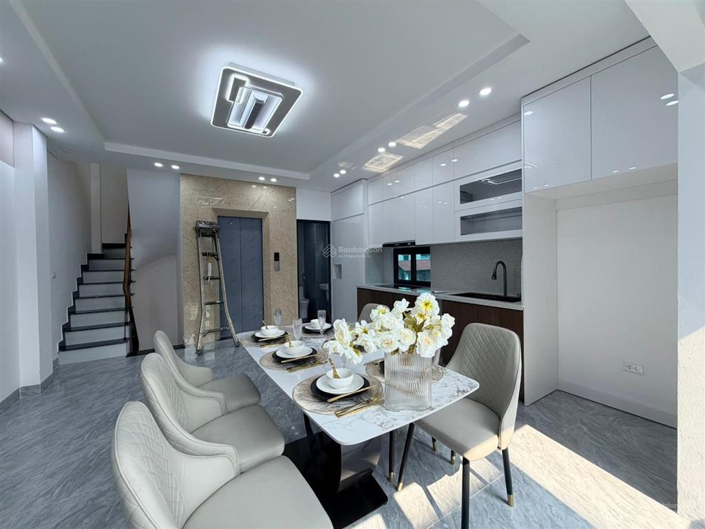 Gấp! phân lô phố lạc long quân, ô tô gần, 6 tầng thang máy, lô góc, kinh doanh, nội thất xịn