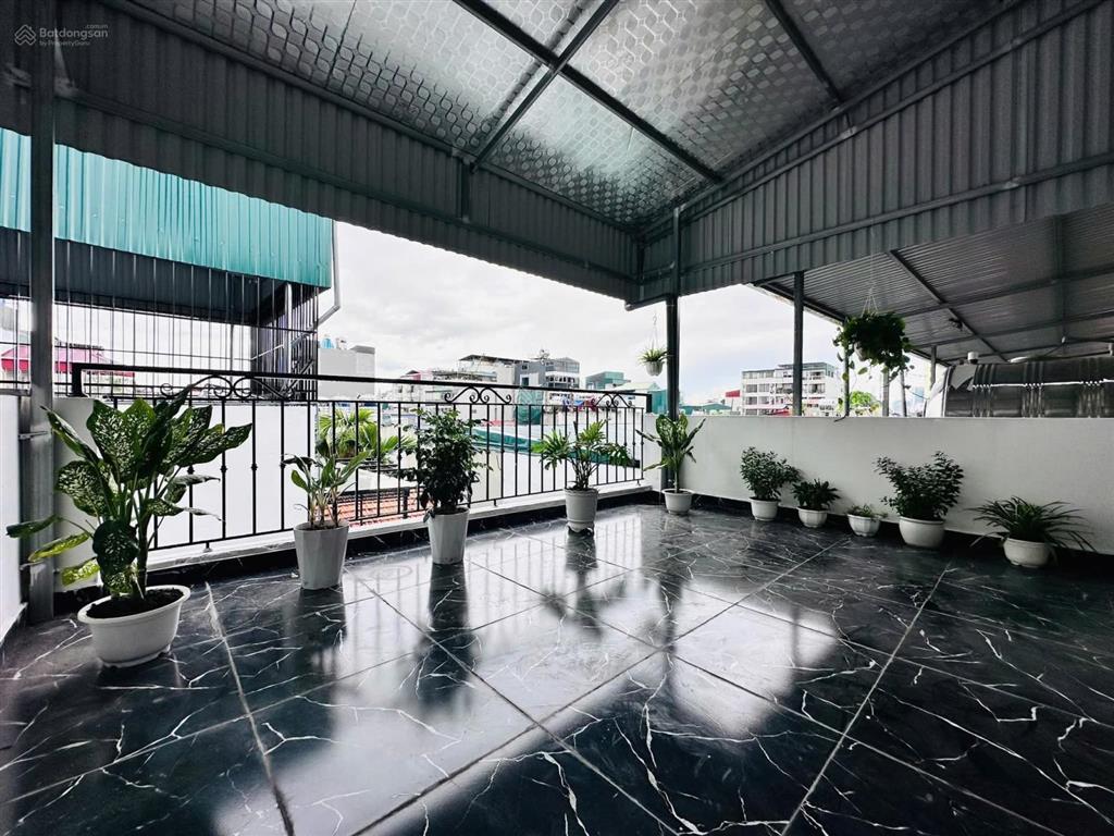 Không tì vết phố hoàng hoa thám, lô góc, gần phố, full nội thất đẹp, ở luôn và ngay ạ