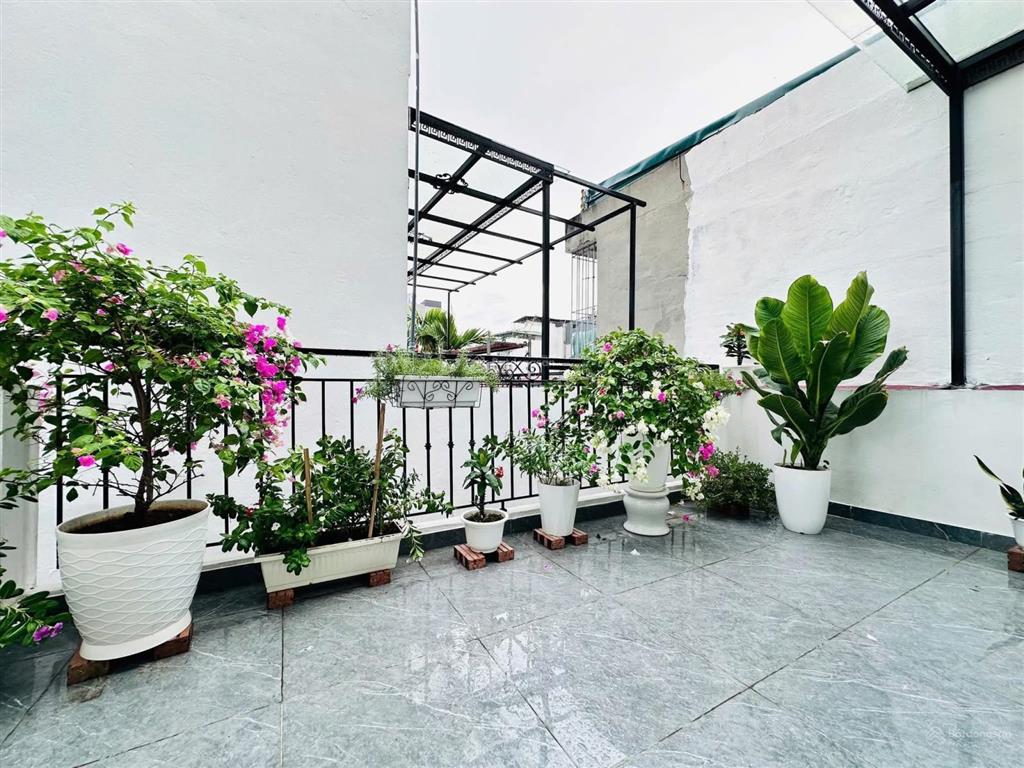 Không tì vết phố hoàng hoa thám, lô góc, gần phố, full nội thất đẹp, ở luôn và ngay ạ