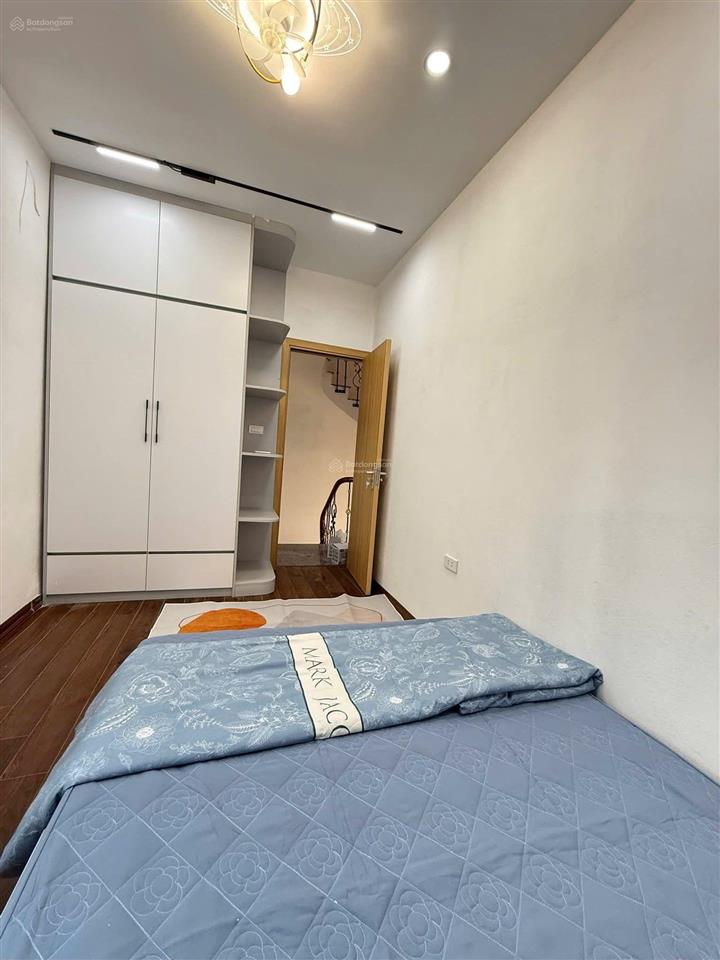 Phố lạc long quân, lô góc, ngõ thông, kinh doanh, gần phố, ở luôn, full nội thất
