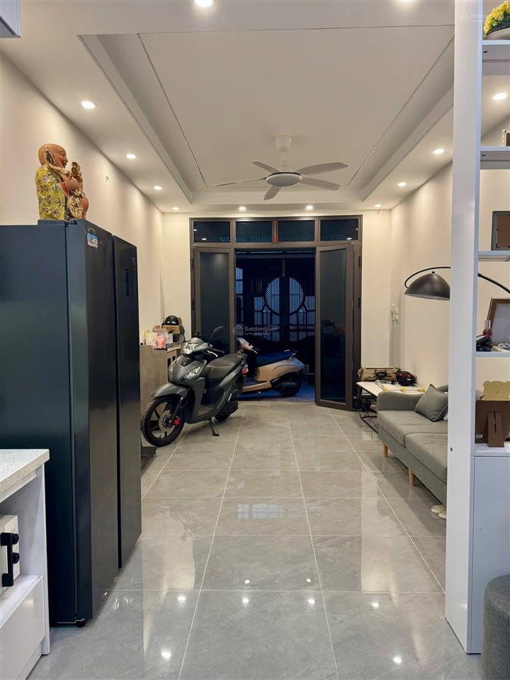 Nhà đẹp phố lạc long quân, lô góc, ô tô gần, ngõ thông, giá tốt