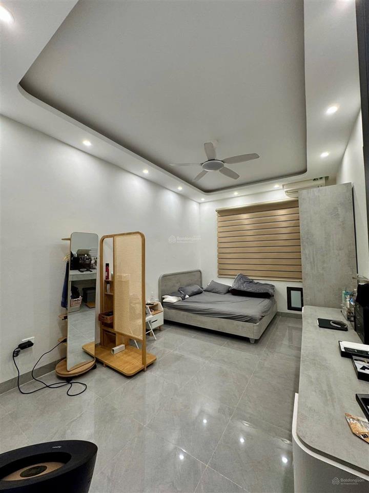 Nhà đẹp phố lạc long quân, lô góc, ô tô gần, ngõ thông, giá tốt