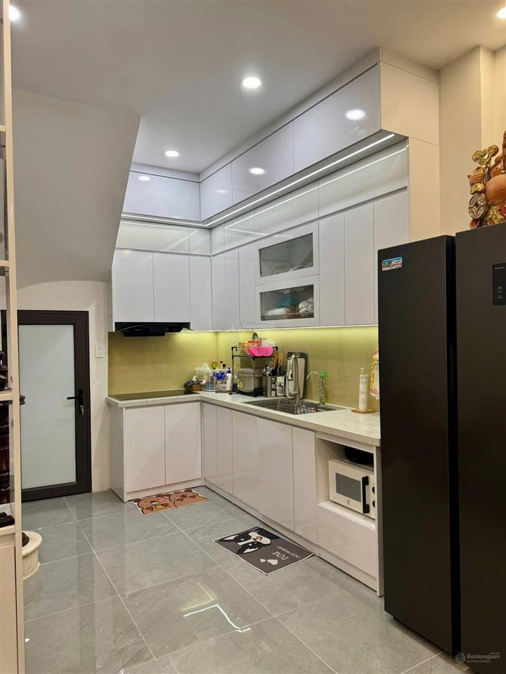 Nhà đẹp phố lạc long quân, lô góc, ô tô gần, ngõ thông, giá tốt