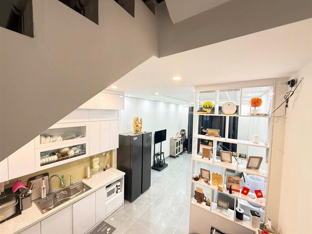 Nhà đẹp phố lạc long quân, lô góc, ô tô gần, ngõ thông, giá tốt