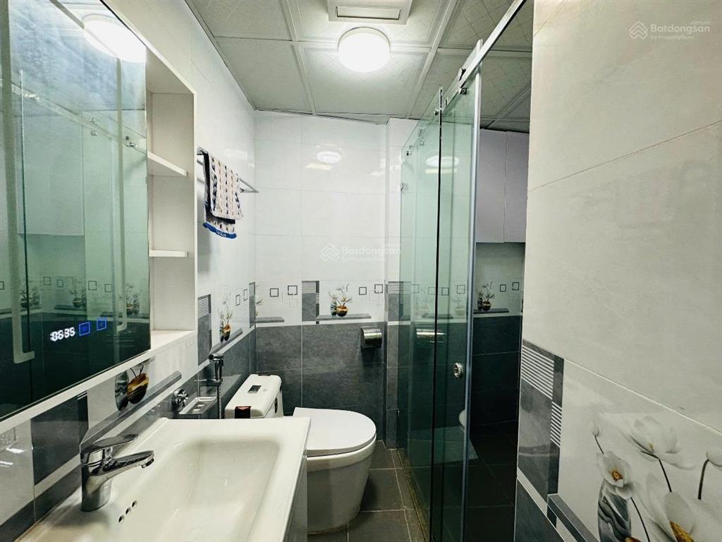 Đẹp quá! phố đội cấn, 5 tầng thang máy, ô tô đỗ cổng, lô góc, kinh doanh, full nội thất, giá tốt