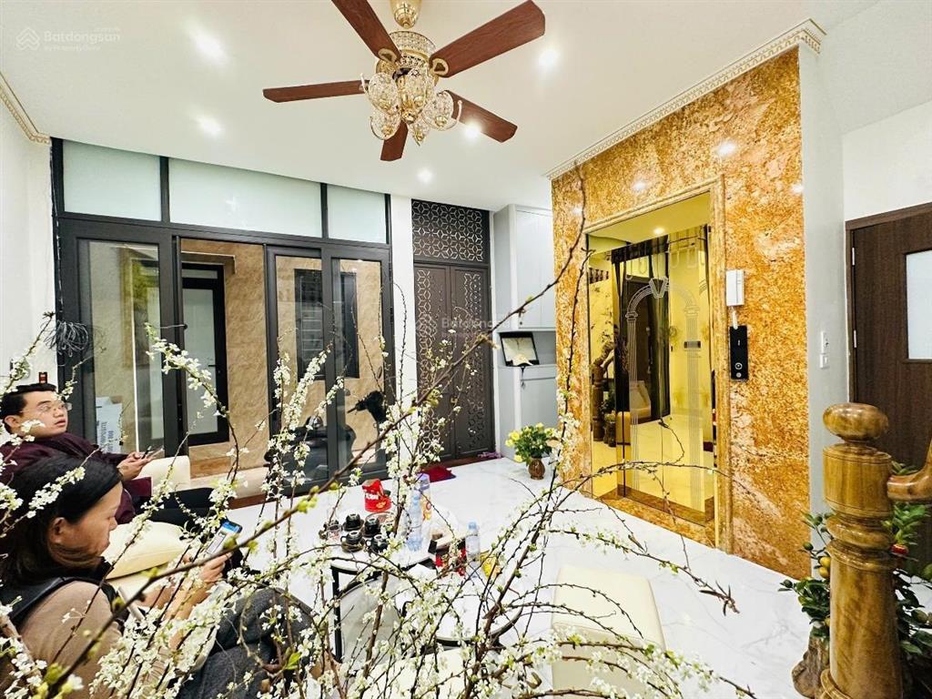 Đẹp quá! phố đội cấn, 5 tầng thang máy, ô tô đỗ cổng, lô góc, kinh doanh, full nội thất, giá tốt