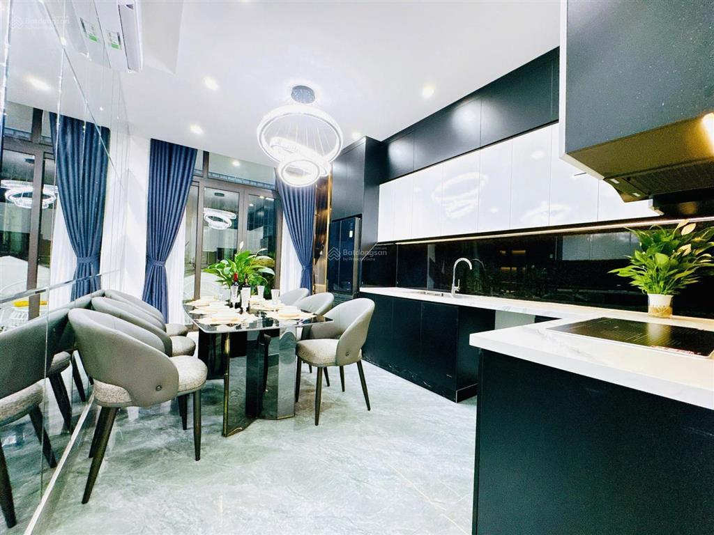 Nhà văn cao, lô góc, ngõ thông kinh doanh, thang máy, trước cửa 3 gác tránh, sát phố, mới đẹp, 48m2
