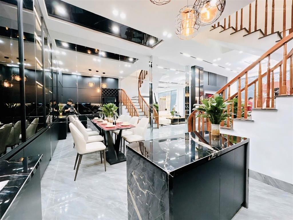 Bán nhà phố hoàng quốc việt. ngõ 3m thông, 50m ra phố, kinh doanh, xây mới, thoáng, full nội thất