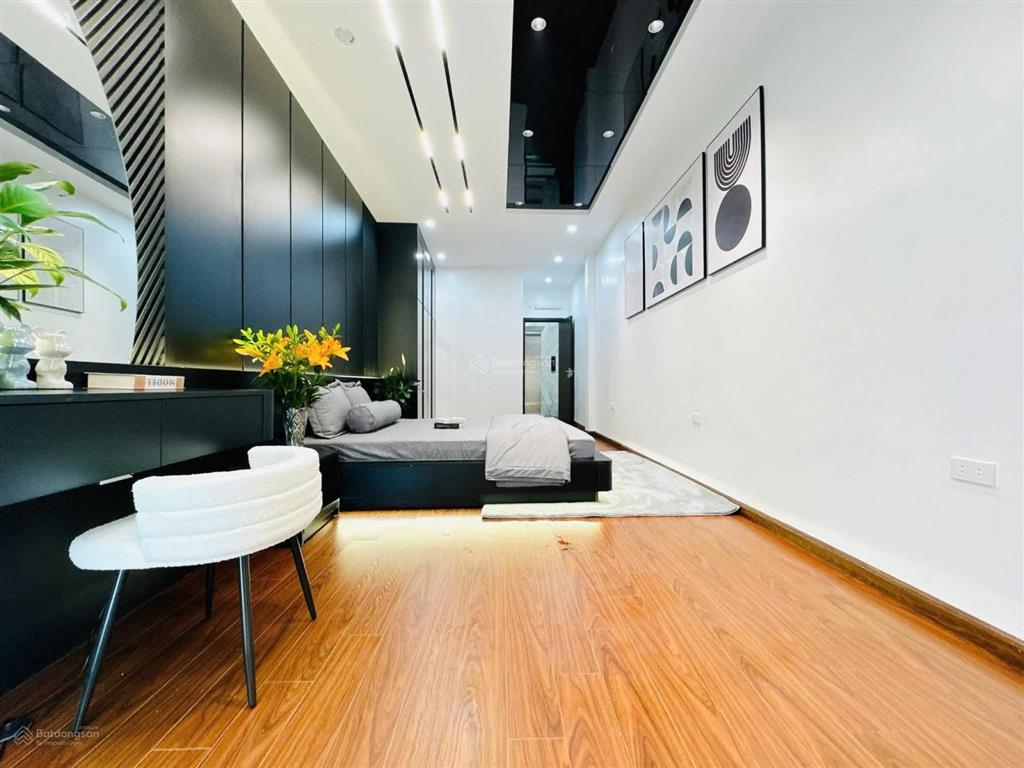 Hoa hậu phố văn cao, 3 bước ra ô tô, gần phố, ngõ thông, kinh doanh, ở ngay, full nội thất đẹp