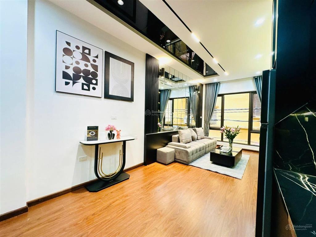 Hoa hậu phố văn cao, 3 bước ra ô tô, gần phố, ngõ thông, kinh doanh, ở ngay, full nội thất đẹp