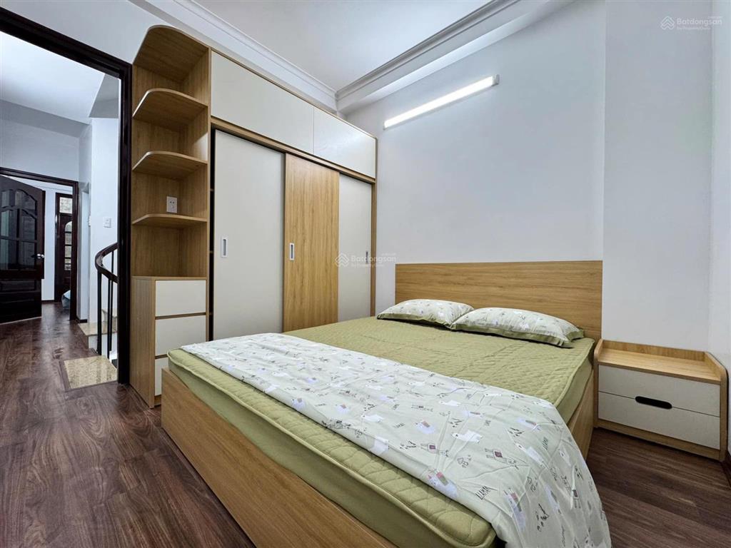 1 nhà ra mặt phố thuỵ khuê, ngõ thông kd, ô tô cạnh nhà, mới, sân xe, sát hồ tây, qh ổn định, 51m2