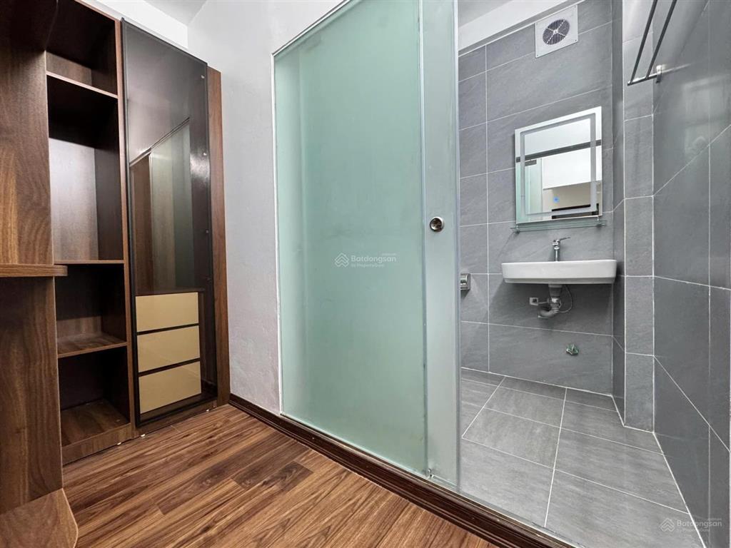 1 nhà ra mặt phố thuỵ khuê, ngõ thông kd, ô tô cạnh nhà, mới, sân xe, sát hồ tây, qh ổn định, 51m2