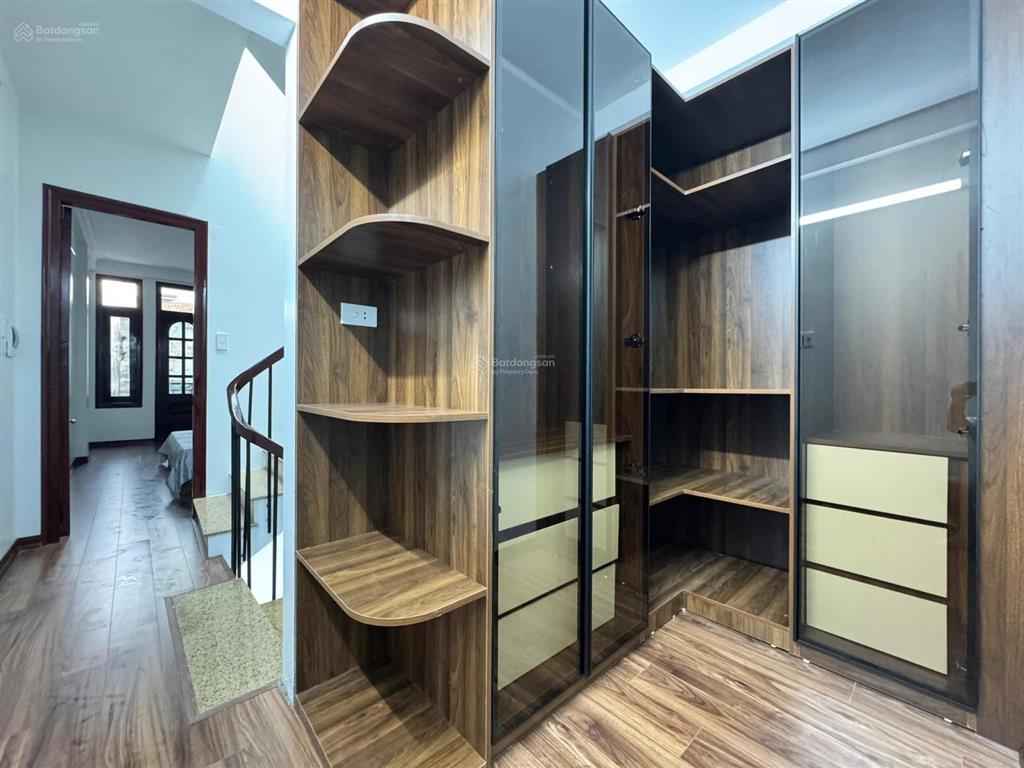 1 nhà ra mặt phố thuỵ khuê, ngõ thông kd, ô tô cạnh nhà, mới, sân xe, sát hồ tây, qh ổn định, 51m2