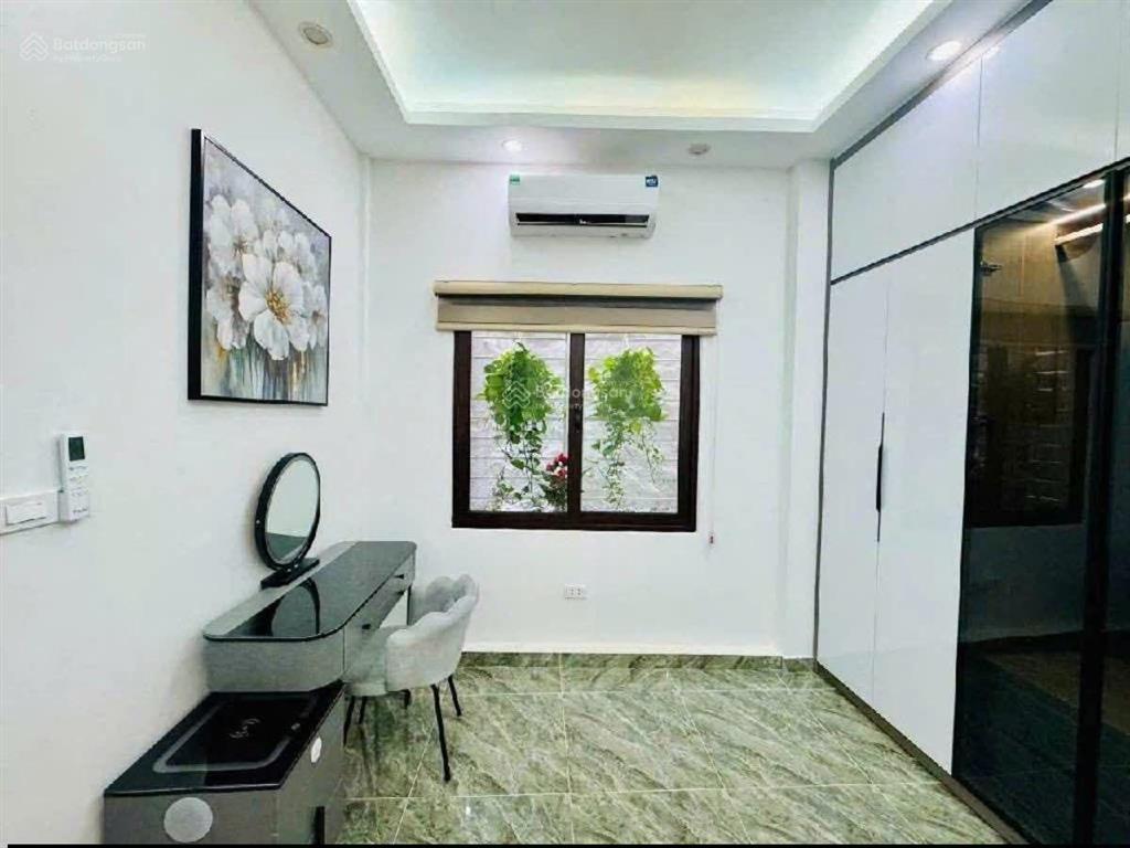 Nhà đẹp phố văn cao, lô góc, 2 thoáng, gần phố, nội thất đẹp, ở luôn