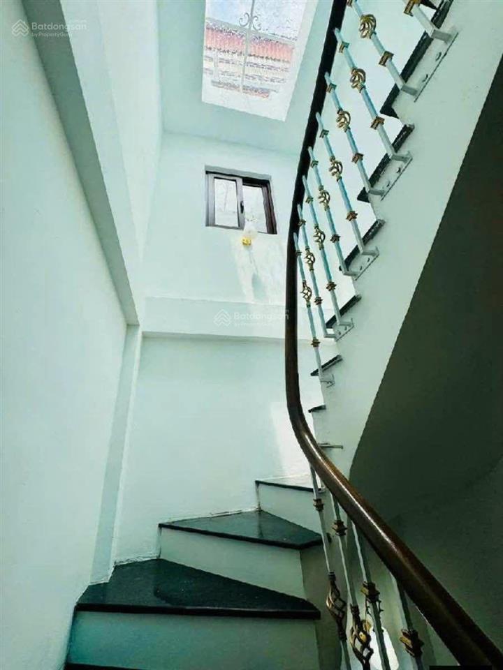 Nhà đẹp phố văn cao, lô góc, 2 thoáng, gần phố, nội thất đẹp, ở luôn