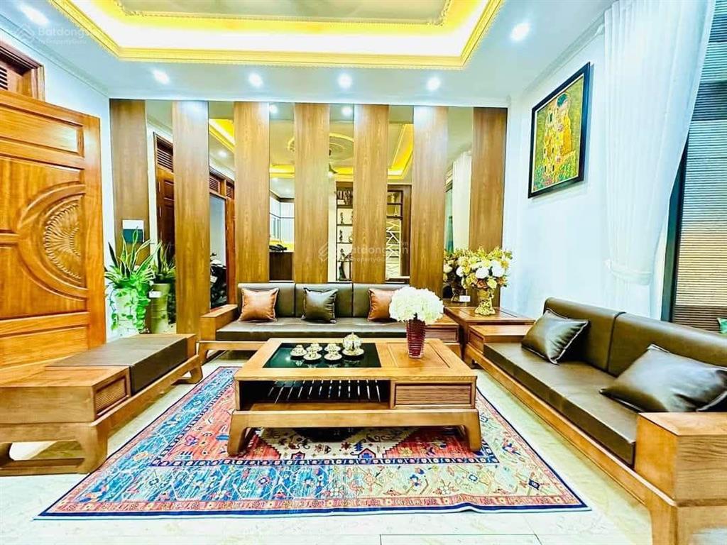 Hiếm phố ngọc khánh ô tô đỗ cổng 3 bước ra phố 50m2 chỉ 9.4 tỷ