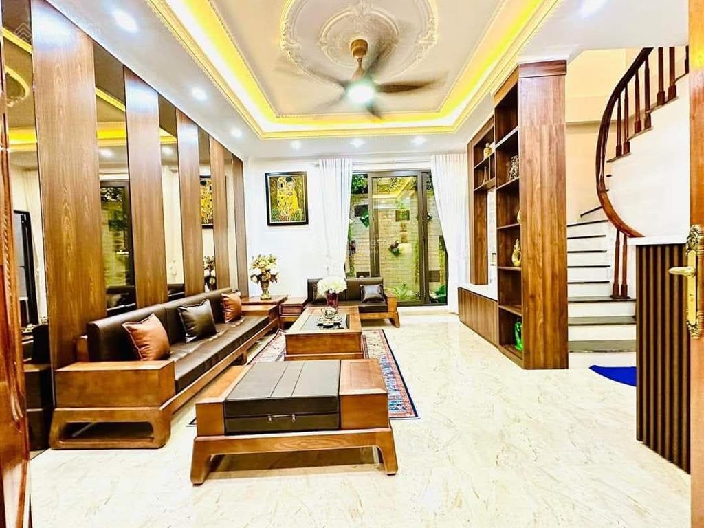 Hiếm phố ngọc khánh ô tô đỗ cổng 3 bước ra phố 50m2 chỉ 9.4 tỷ