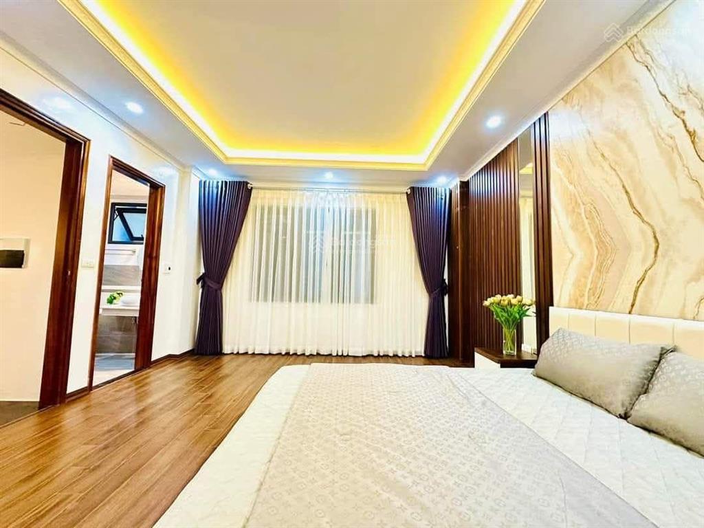 Hiếm phố ngọc khánh ô tô đỗ cổng 3 bước ra phố 50m2 chỉ 9.4 tỷ