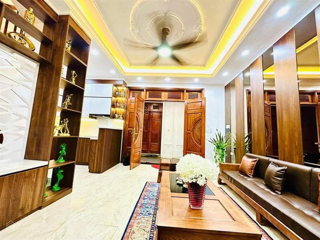 Hiếm phố ngọc khánh ô tô đỗ cổng 3 bước ra phố 50m2 chỉ 9.4 tỷ