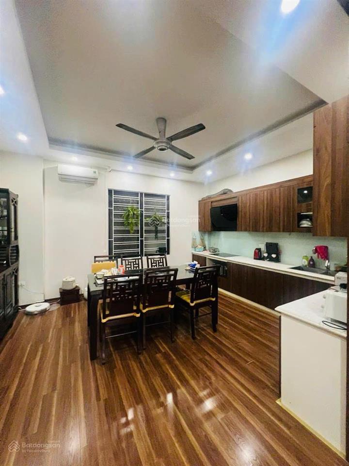 Nhà riêng hoàng việt. ngõ thông, kinh doanh, ra phố chỉ 50m, sân xe riêng, tặng nội thất, 40m2*5t