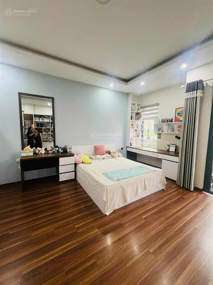 Nhà riêng hoàng việt. ngõ thông, kinh doanh, ra phố chỉ 50m, sân xe riêng, tặng nội thất, 40m2*5t