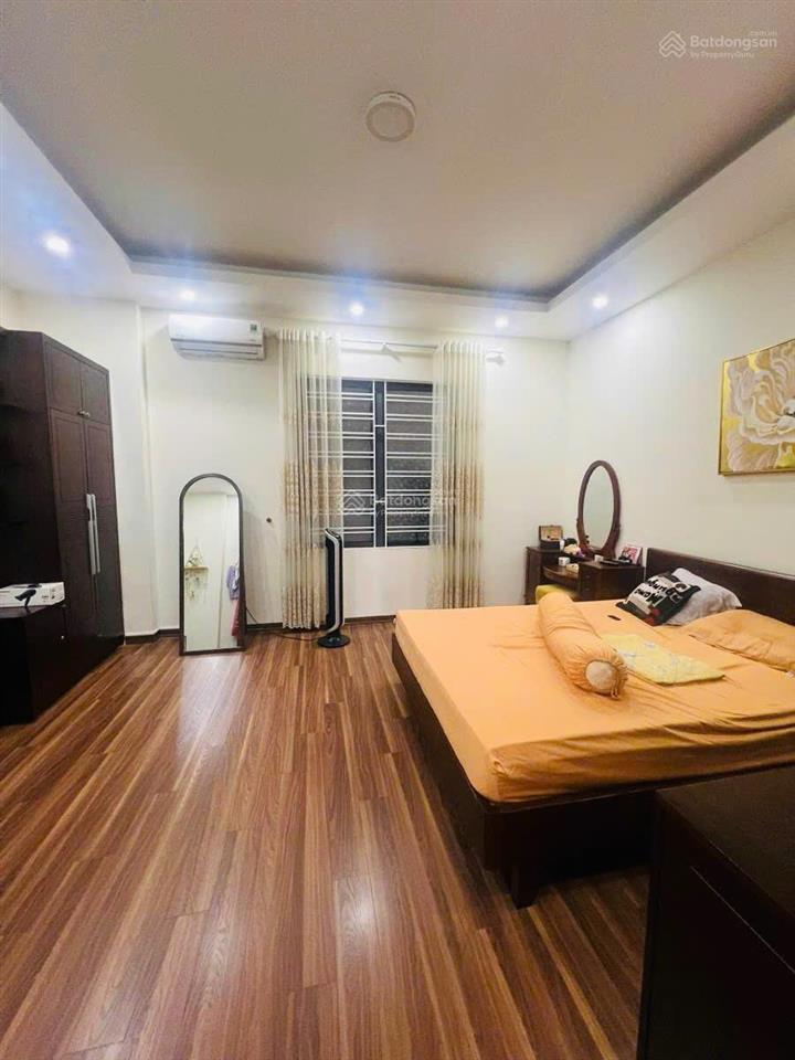 Nhà riêng hoàng việt. ngõ thông, kinh doanh, ra phố chỉ 50m, sân xe riêng, tặng nội thất, 40m2*5t