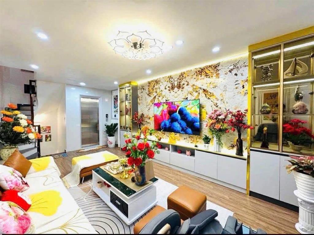 Siêu phẩm đào tấn, lô góc, thang máy, gần phố, nhà đẹp ở ngay giá chỉ 8,9 tỷ