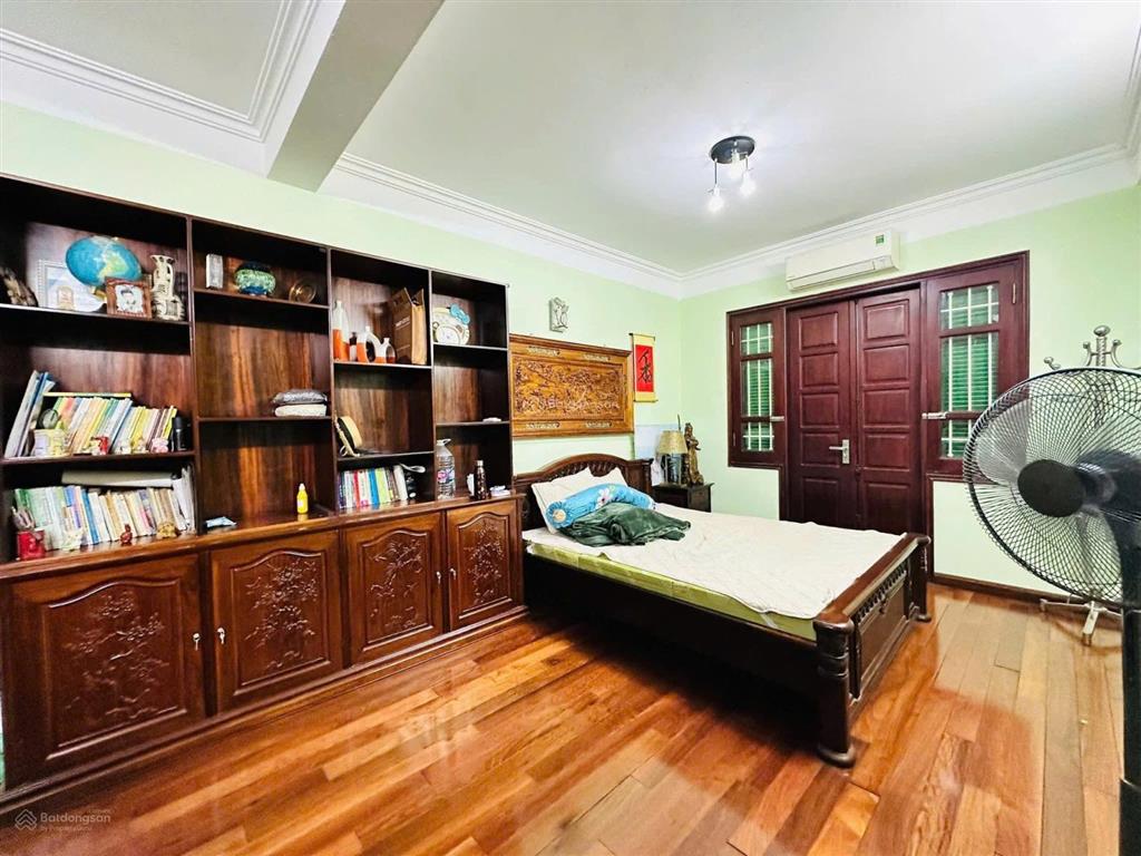Nhà đẹp giang văn minh. ngõ nông, ra phố chỉ vài bước, ô tô dừng đỗ, dân xây kcbt, thoáng, 45m2*4t