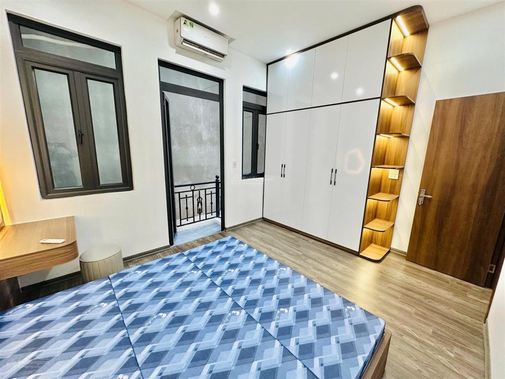 Mặt ngõ hoàng quốc việt, ngõ ba gác thông, 2 thoáng, vf3 đỗ gần, sổ cc, mặt tiền lớn, mới đẹp, 50m2