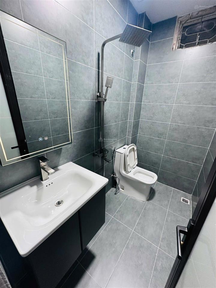 Mặt ngõ hoàng quốc việt, ngõ ba gác thông, 2 thoáng, vf3 đỗ gần, sổ cc, mặt tiền lớn, mới đẹp, 50m2