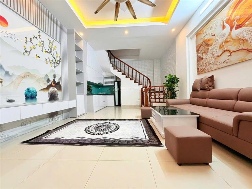 Lô góc ngọc khánh, 2 mặt ngõ, ngõ thông ba gác tránh, dân xây, qh ổn định, gần hồ, sổ vuông, 48m2