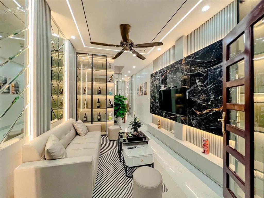 Giảm 1 tỷ! lô góc võ chí công, 2 thoáng, 50m ra ô tô, ngõ thẳng, sổ cc, mới tặng nt, ko qh ~40m2*5t