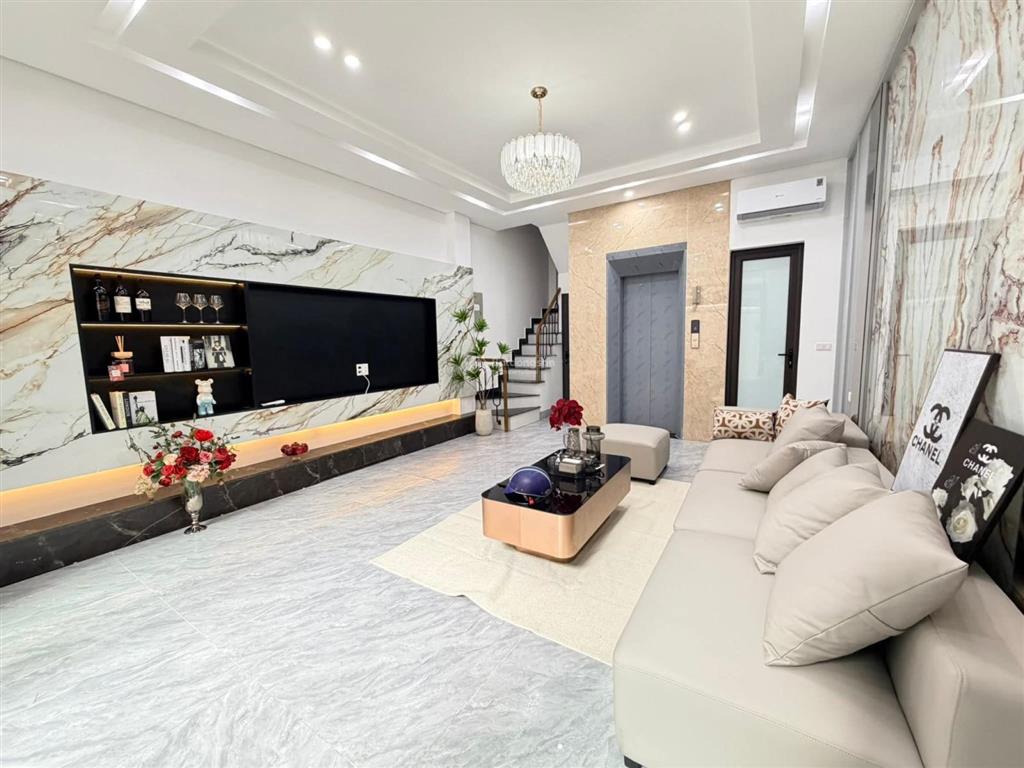 Gấp! phân lô, ô tô ô phố lạc long quân, 6 tầng thang máy, lô góc, kinh doanh, nội thất xịn