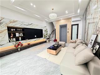 Gấp! phân lô, ô tô ô phố lạc long quân, 6 tầng thang máy, lô góc, kinh doanh, nội thất xịn