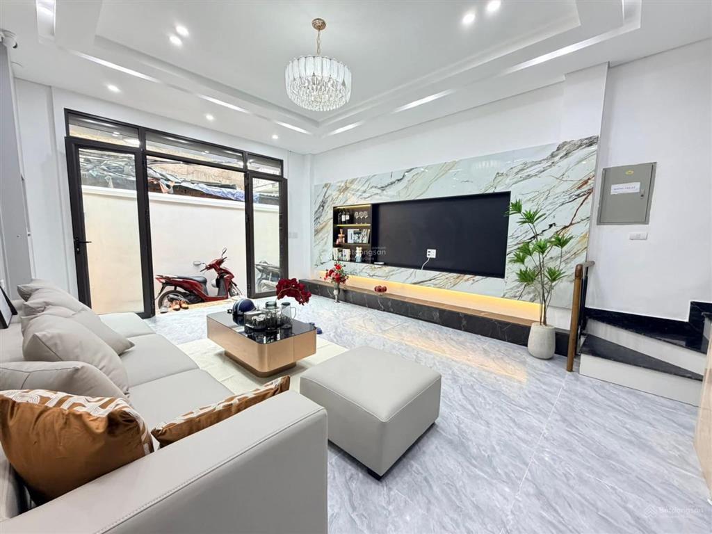 Gấp! phân lô, ô tô ô phố lạc long quân, 6 tầng thang máy, lô góc, kinh doanh, nội thất xịn