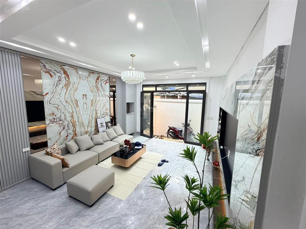 Gấp! phân lô, ô tô ô phố lạc long quân, 6 tầng thang máy, lô góc, kinh doanh, nội thất xịn