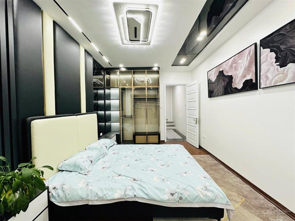 Đẹp quá! phố võ chí công, gần ô tô, sát phố, kinh doanh, 2 thoáng, full nội thất đẹp