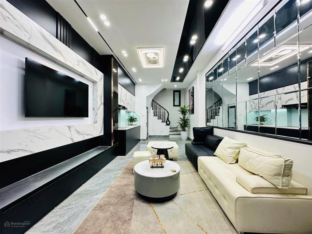 Đẹp quá! phố võ chí công, gần ô tô, sát phố, kinh doanh, 2 thoáng, full nội thất đẹp