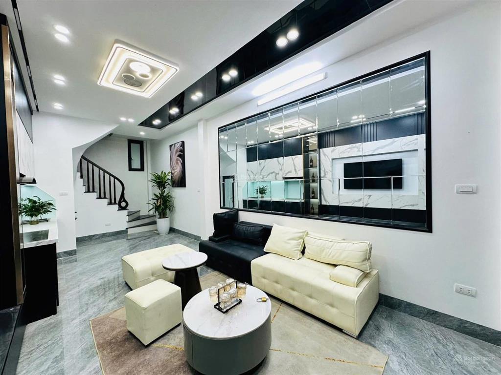 Đẹp quá! phố võ chí công, gần ô tô, sát phố, kinh doanh, 2 thoáng, full nội thất đẹp