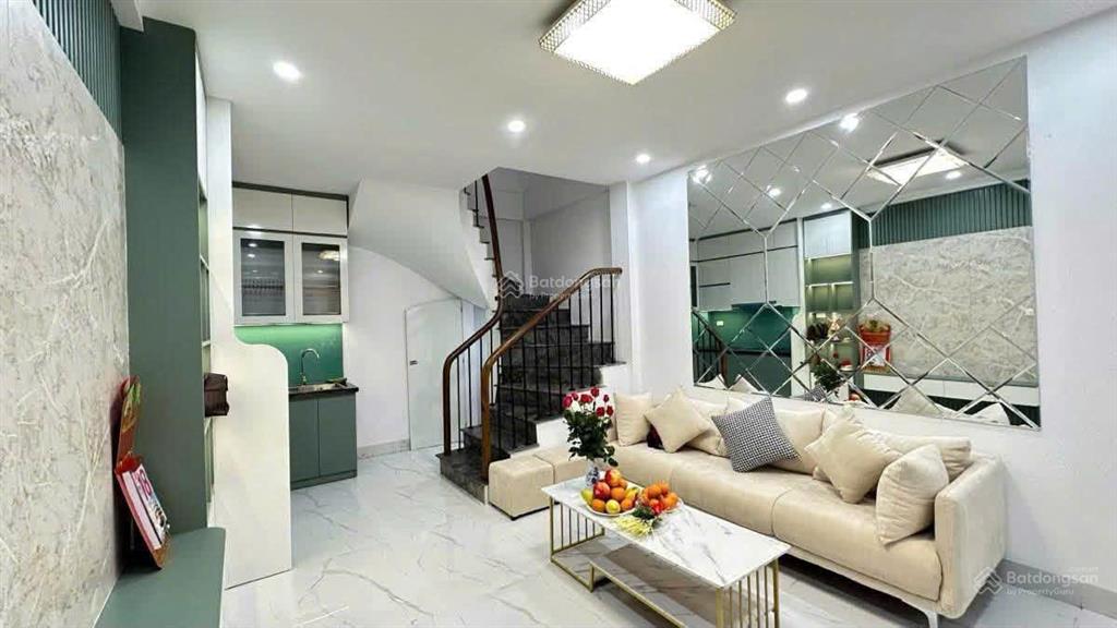 Tin chuẩn! cầu giấy, ngõ ô tô thông kinh doanh, vài bước ra phố, sổ đẹp, full nt, dân xây, 46m2