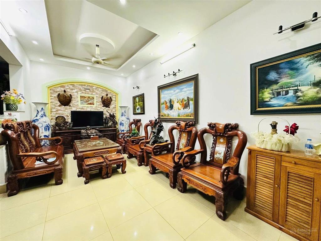 Lộ diện nhà đội cấn. ngõ thông, ba gác chạy thoải mái, trước nhà 3m, dân xây 6 tầng đủ đồ, 48m2
