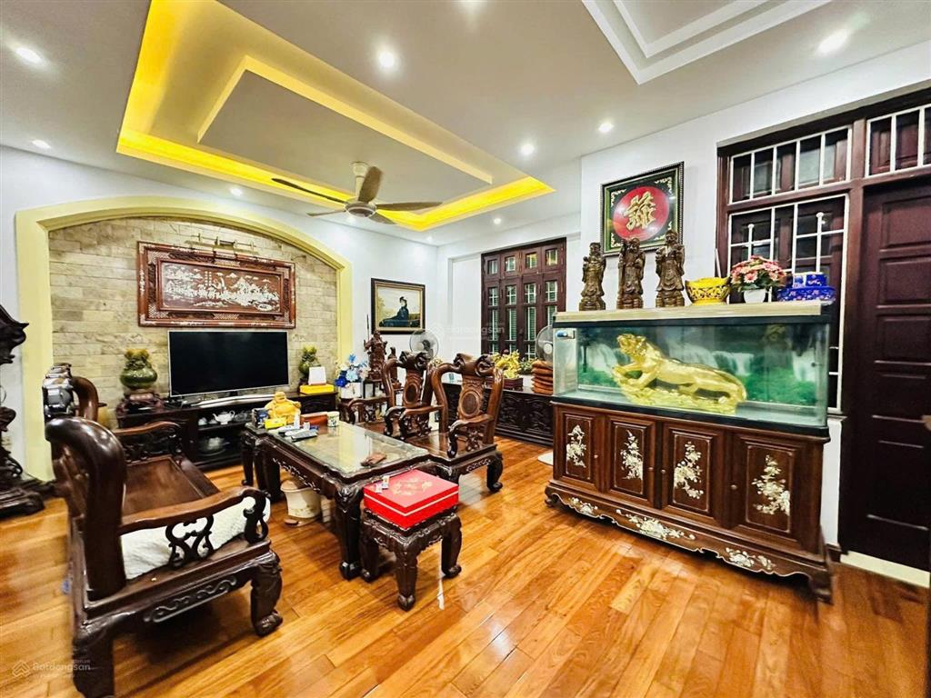 Lộ diện nhà đội cấn. ngõ thông, ba gác chạy thoải mái, trước nhà 3m, dân xây 6 tầng đủ đồ, 48m2