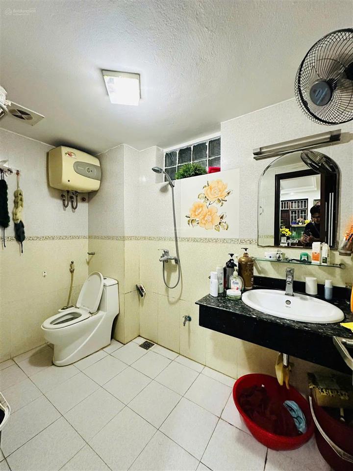 Lộ diện nhà đội cấn. ngõ thông, ba gác chạy thoải mái, trước nhà 3m, dân xây 6 tầng đủ đồ, 48m2
