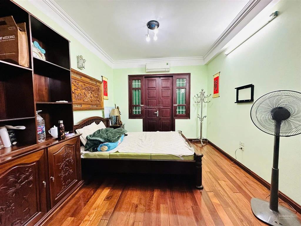 Lộ diện nhà đội cấn. ngõ thông, ba gác chạy thoải mái, trước nhà 3m, dân xây 6 tầng đủ đồ, 48m2