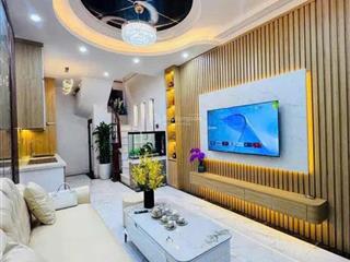 Căn lô góc nguyễn khánh toàn, 35m ra ô tô, sát phố, trước nhà 3 gác tránh, tặng nt, sổ cc, 45m2