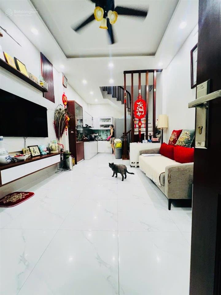 Gấp. võ chí công, nhà xây còn mới, ngõ thông kd, ôtô đỗ cửa, sân riêng, đủ đồ, không qh, 39m2*4t