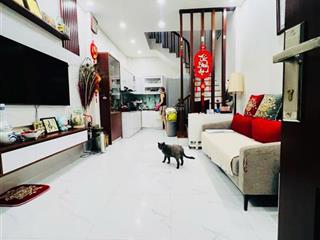 Gấp. võ chí công, nhà xây còn mới, ngõ thông kd, ôtô đỗ cửa, sân riêng, đủ đồ, không qh, 39m2*4t