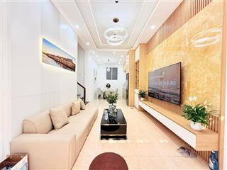 Nhà lạc long quân, lô góc, ô tô đỗ cổng, 2 thoáng, ngõ thông, 5p ra hồ tây, dân xây, sổ cc, 42m2